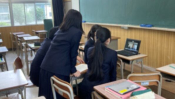 ２年生文型【探究Ⅰ】豊橋商業高校と連携し中間発表会を行いました