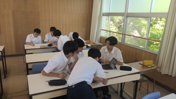 【２年生文理融合型 探究Ⅰ】統計グラフポスター発表会を実施しました