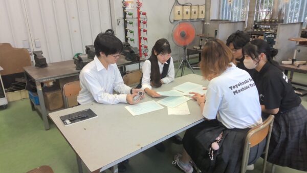 豊橋工科高校の生徒さんに超伝導体成型器を作成していただきました 