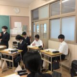 １年生「探究基礎」ディベート大会を実施しました